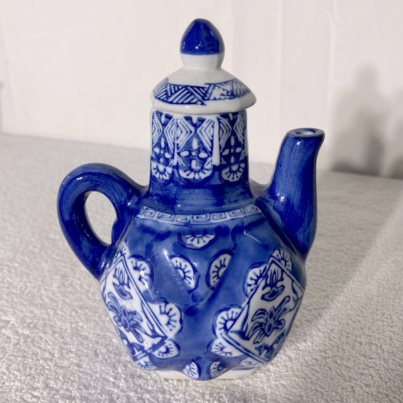 Vintage Blue White Chinese Porcelain Teapot - Picture 1 of 11